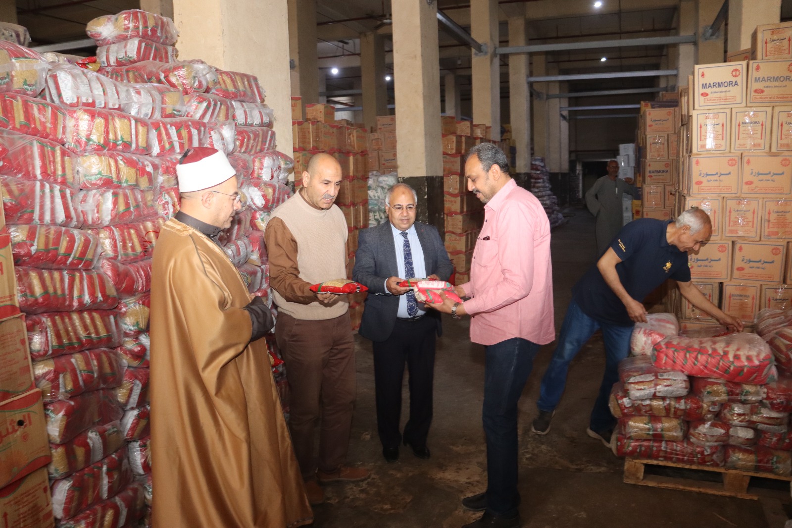 تجهيز 40 طن مواد غذائية لتوزيعها علي الأسر الفقيرة